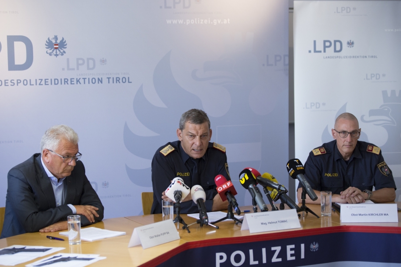 Preview 20190704 Pressekonferenz - Bombendrohung in Innsbruck mit anschliessender Verhaftung und Schu (5).jpg